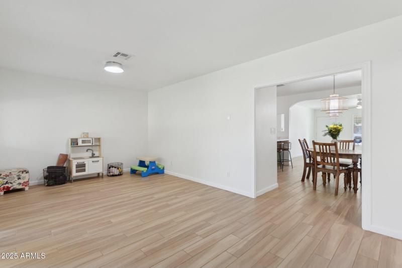 13-web-or-mls-6146-n-18th-ave