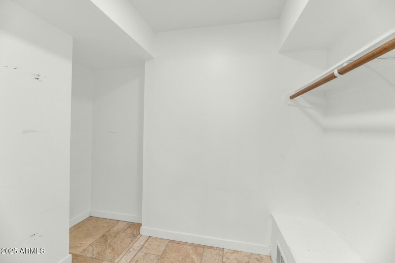 Bedroom 3 - walk-in closet