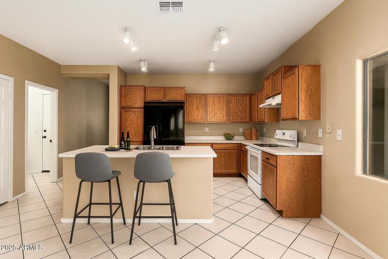 kitchen w/virtual staging