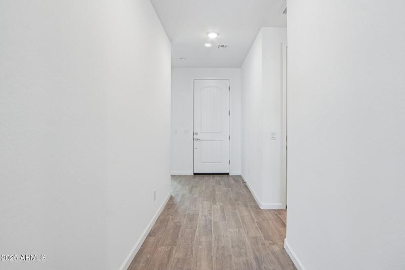 5-web-or-mls-W Tamarisk Ave-S1012-005