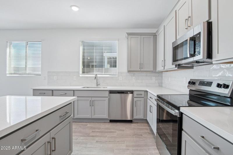 16-web-or-mls-W Tamarisk Ave-S1012-012