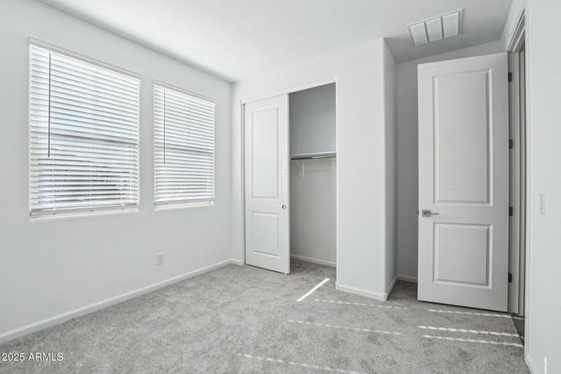 24-web-or-mls-W Tamarisk Ave-S1012-020