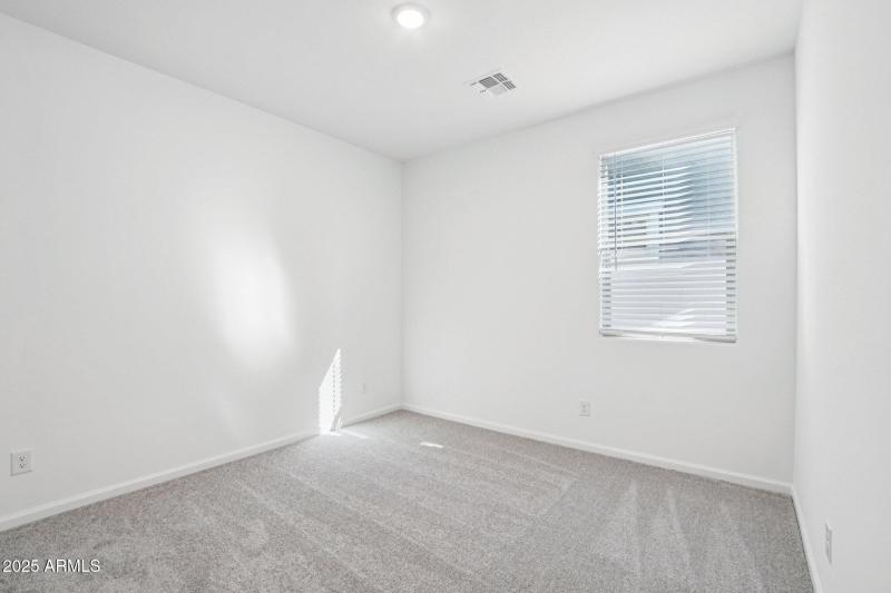 26-web-or-mls-W Tamarisk Ave-S1012-022