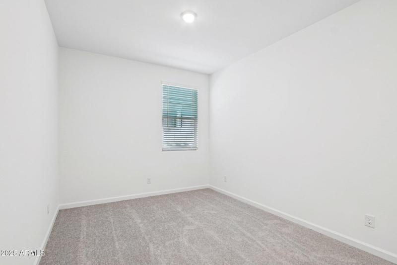 29-web-or-mls-W Tamarisk Ave-S1012-025