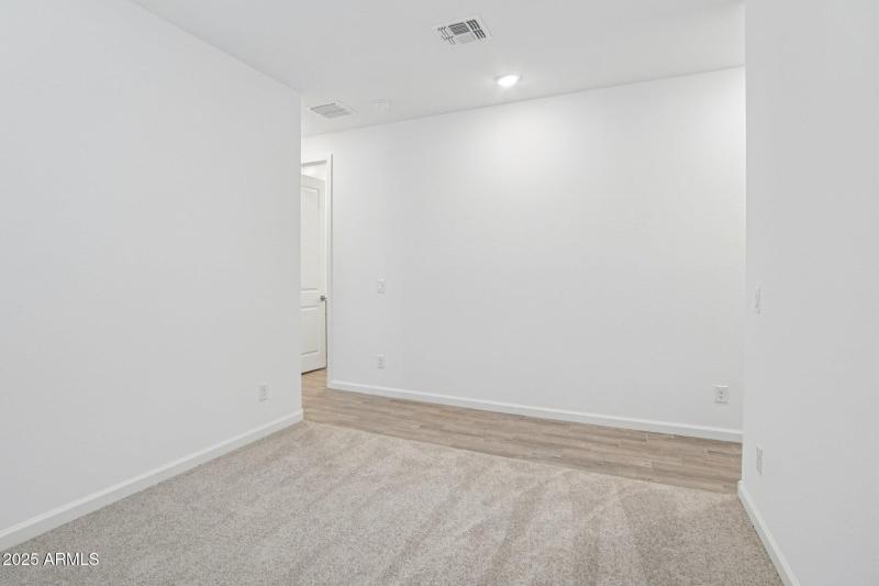 30-web-or-mls-W Tamarisk Ave-S1012-026