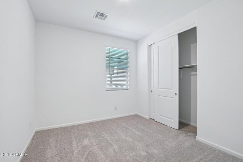 31-web-or-mls-W Tamarisk Ave-S1012-027