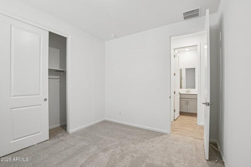 32-web-or-mls-W Tamarisk Ave-S1012-028