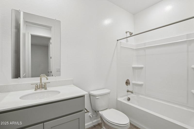 33-web-or-mls-W Tamarisk Ave-S1012-029