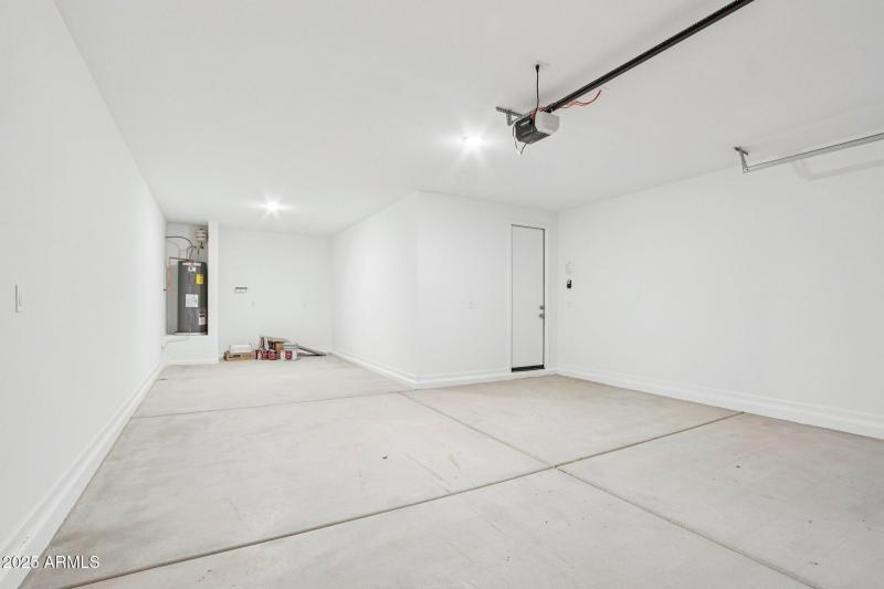 34-web-or-mls-W Tamarisk Ave-S1012-030