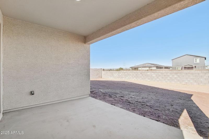 35-web-or-mls-W Tamarisk Ave-S1012-031