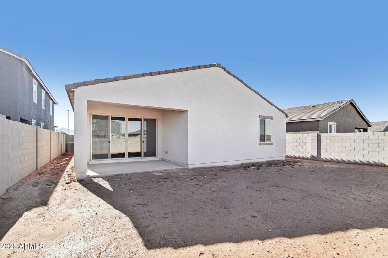 36-web-or-mls-W Tamarisk Ave-S1012-032