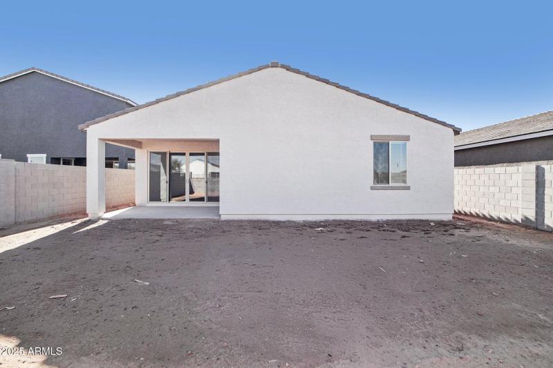 37-web-or-mls-W Tamarisk Ave-S1012-033