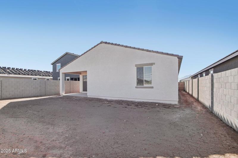 38-web-or-mls-W Tamarisk Ave-S1012-034