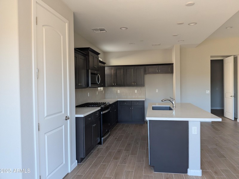 PXL_20251211_220602965