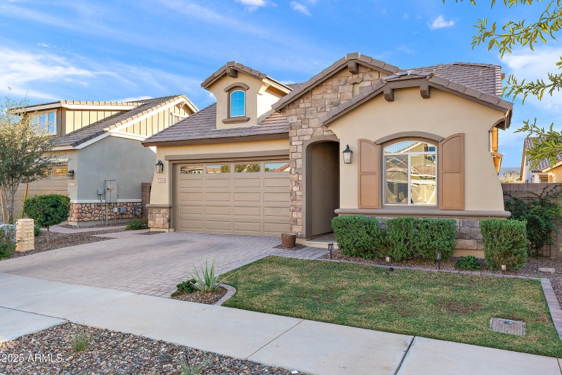 23065 e carriage way-2