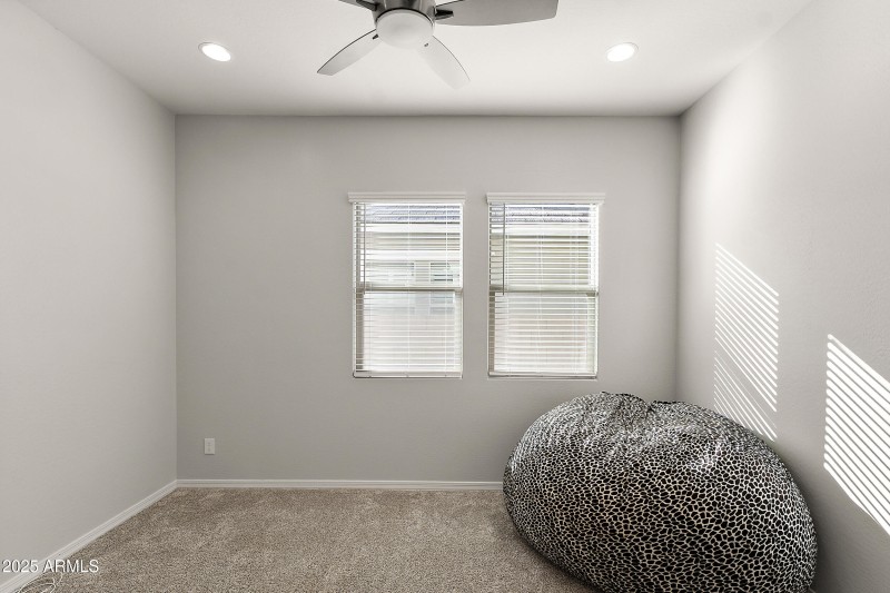 23065 e carriage way-10