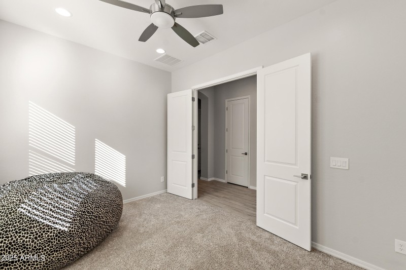 23065 e carriage way-11