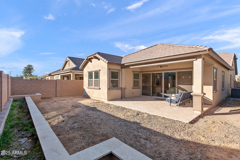 23065 e carriage way-28