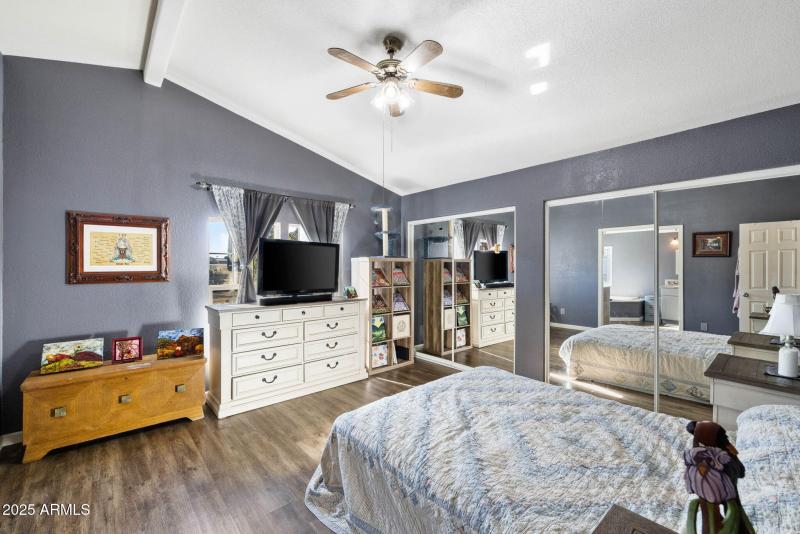 17-Primary Bedroom (1)