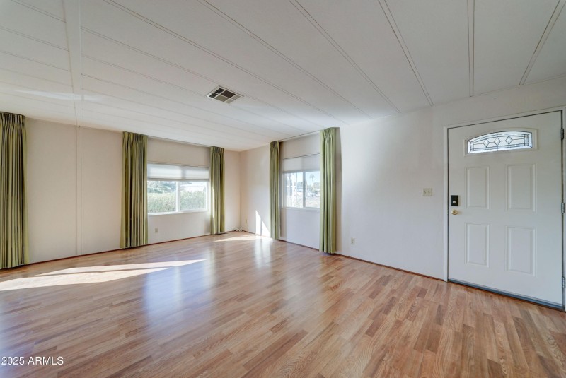 9109 E Country Club Dr-8