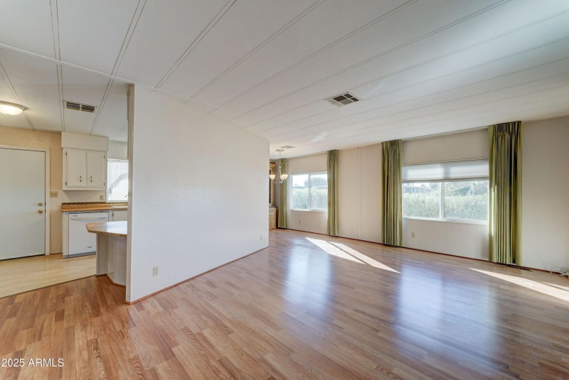 9109 E Country Club Dr-9