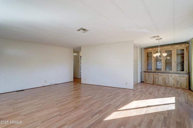 9109 E Country Club Dr-10