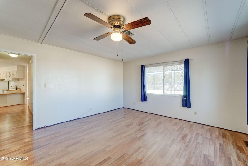 9109 E Country Club Dr-12