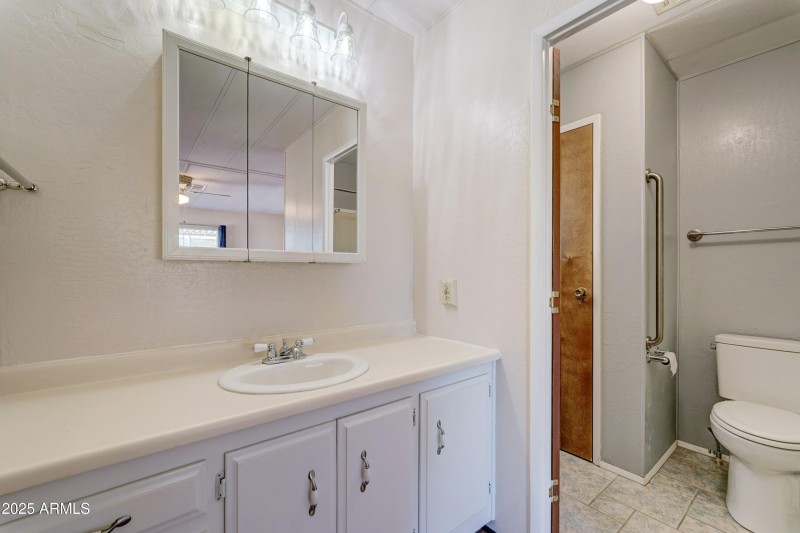 9109 E Country Club Dr-15