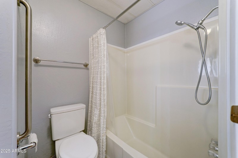 9109 E Country Club Dr-16