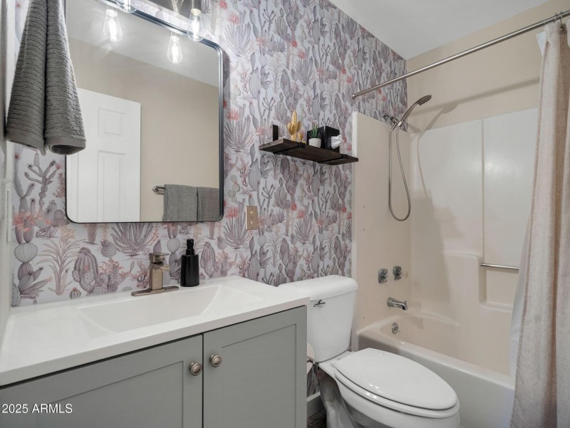 019_Primary full bath