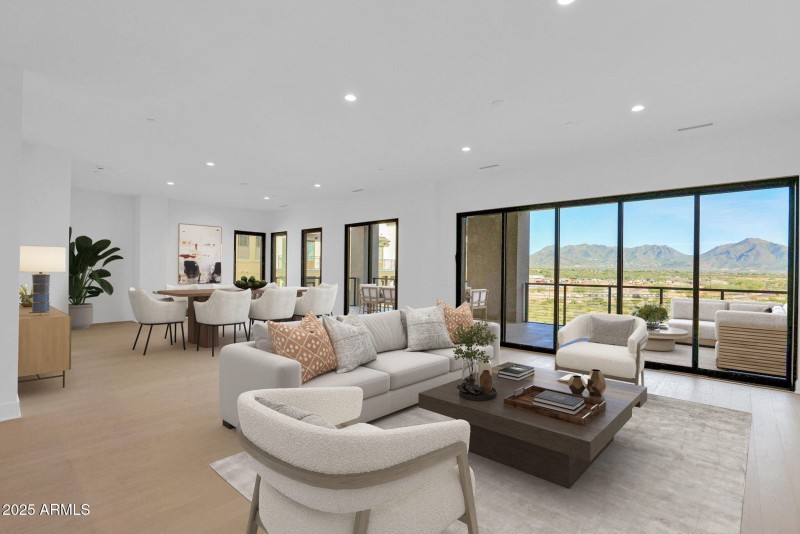 Large Living Roomeb-or-mls-P1383213-3