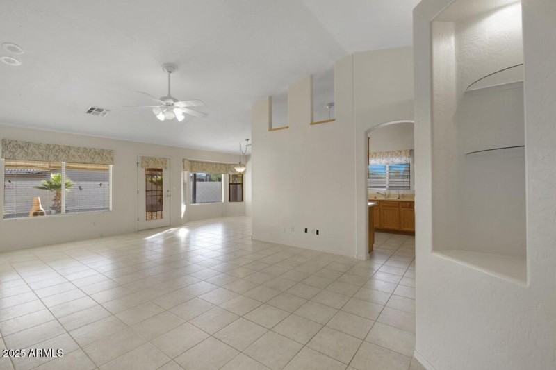 90E91A11-86A5-4CAF-9589-400AF5562BB1_1_1