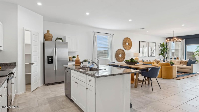 Photo is of model. Packages may vary.