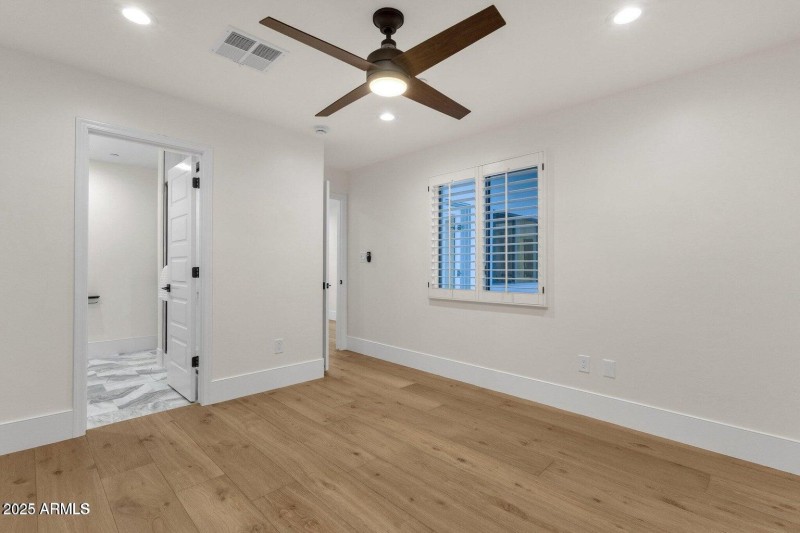 20251023210054015391000000-o