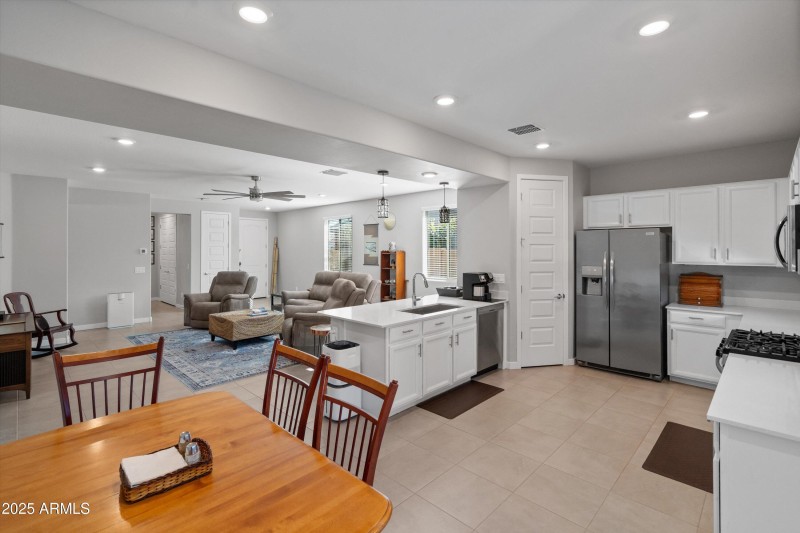 12-Kitchen & Dining & Family