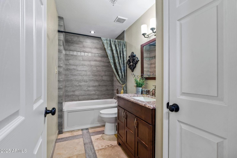 30-web-or-mls-13217 N 65th Dr--11