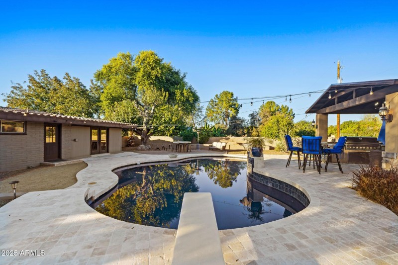 82-web-or-mls-13217 N 65th Dr--73