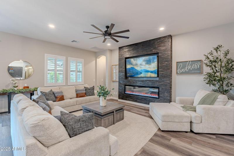 27-web-or-mls-Reins-27