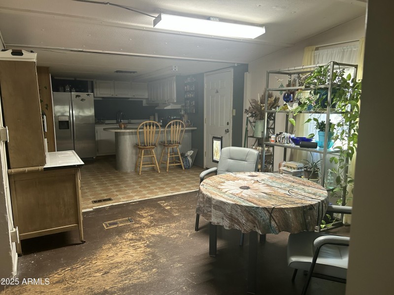 KITCHEN/DINING