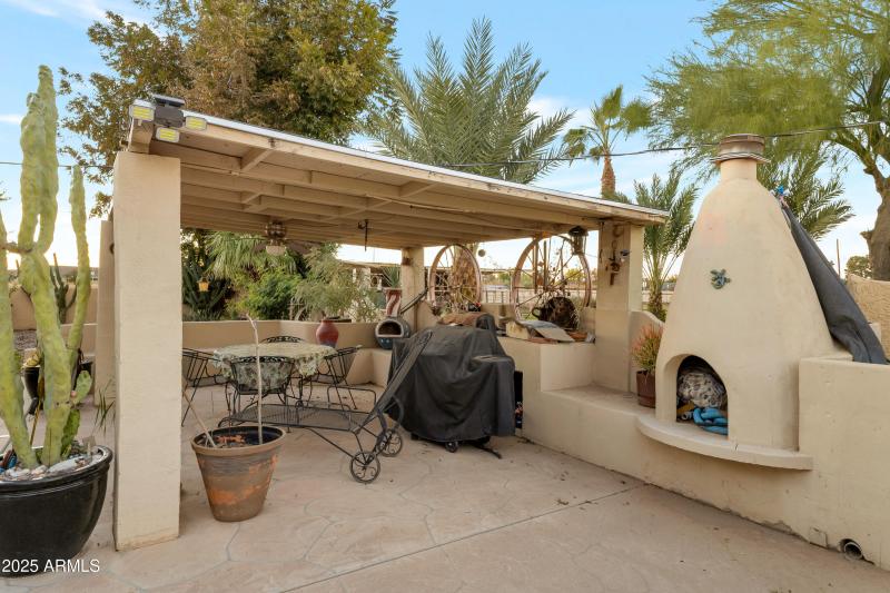 Pergola, BBQ & Kiva fireplace