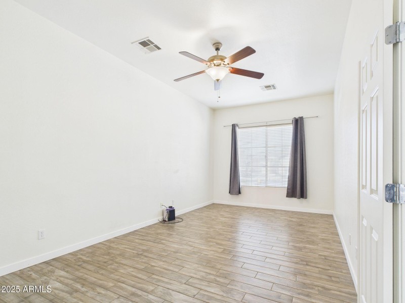 DOUBLE DOOR FLEX SPACE