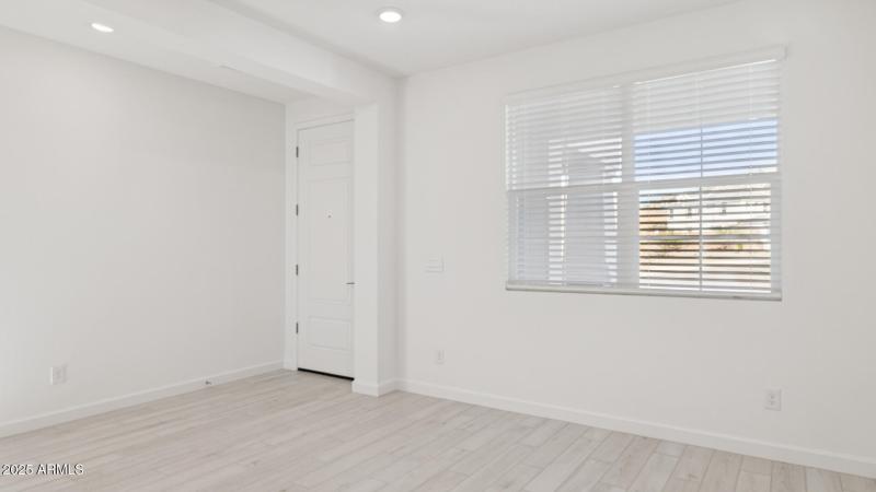 3985_Phoenician_Lot 2081_Aloravita_Peori