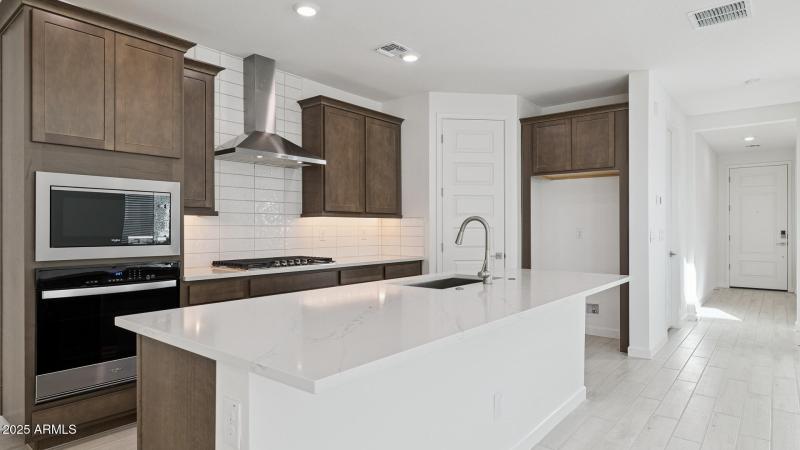 3985_Phoenician_Lot 2081_Aloravita_Peori