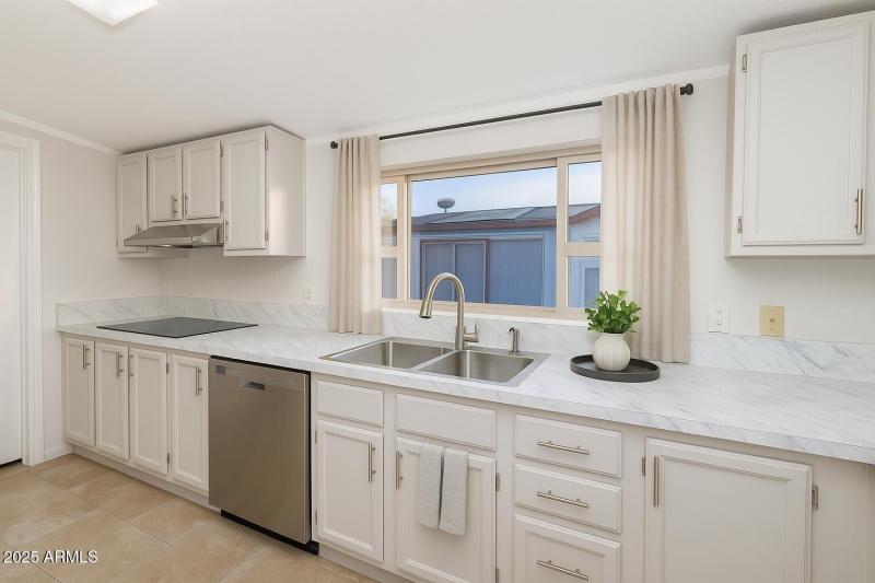 jjjj-Kitchen-Sink-Counter-Virtual-Staged