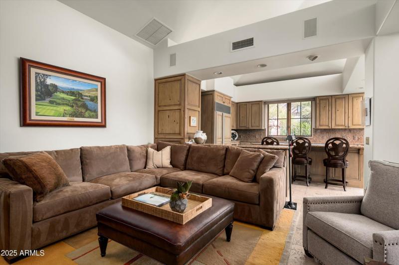 18-10072 E Blue Sky Dr-18