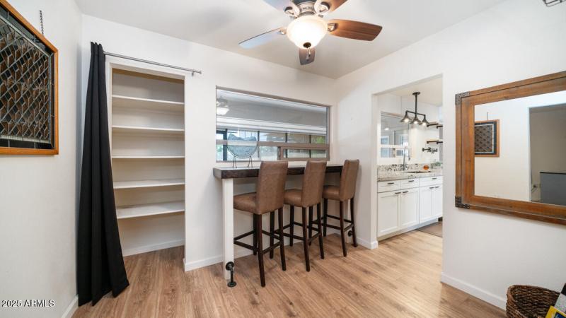 Breakfast Bar & Pantry