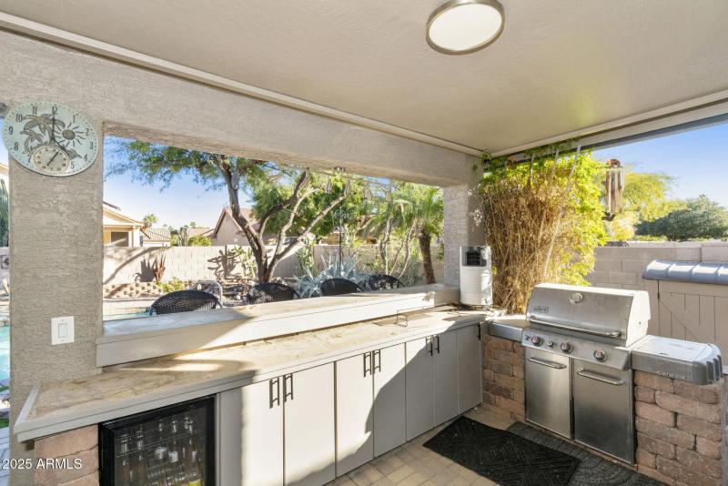 Built-in bar and bbq on patio