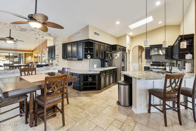 Eat-in kitchen with breakfast bar