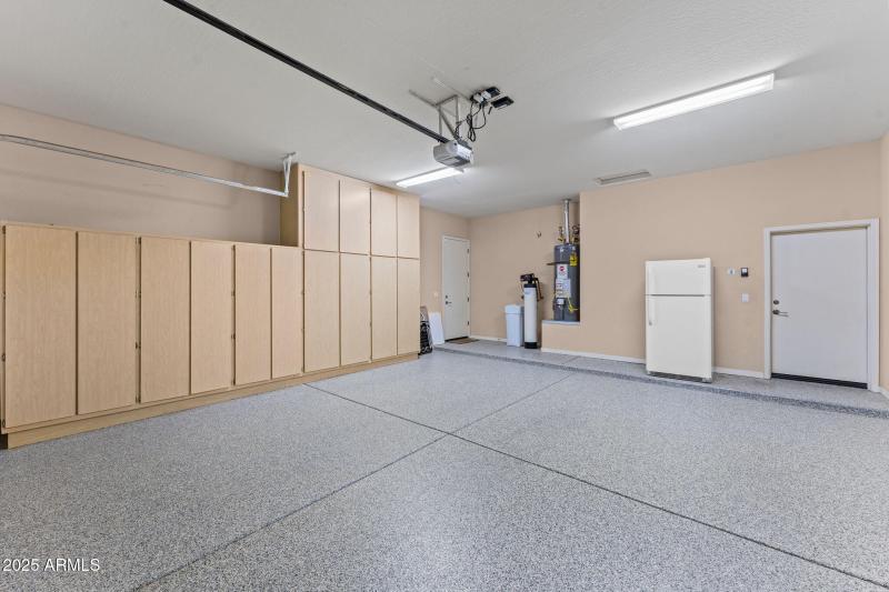 Garage w/Cabinets