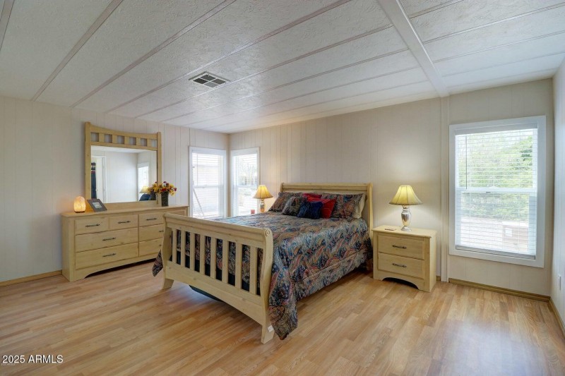 20200425170359230988000000-o